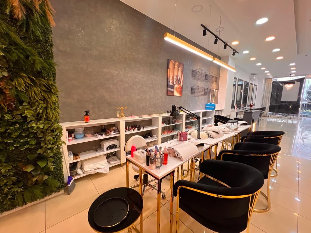 Zari nail house 2