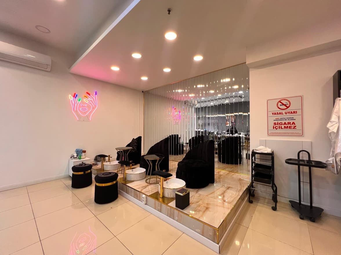 Zari nail house 3