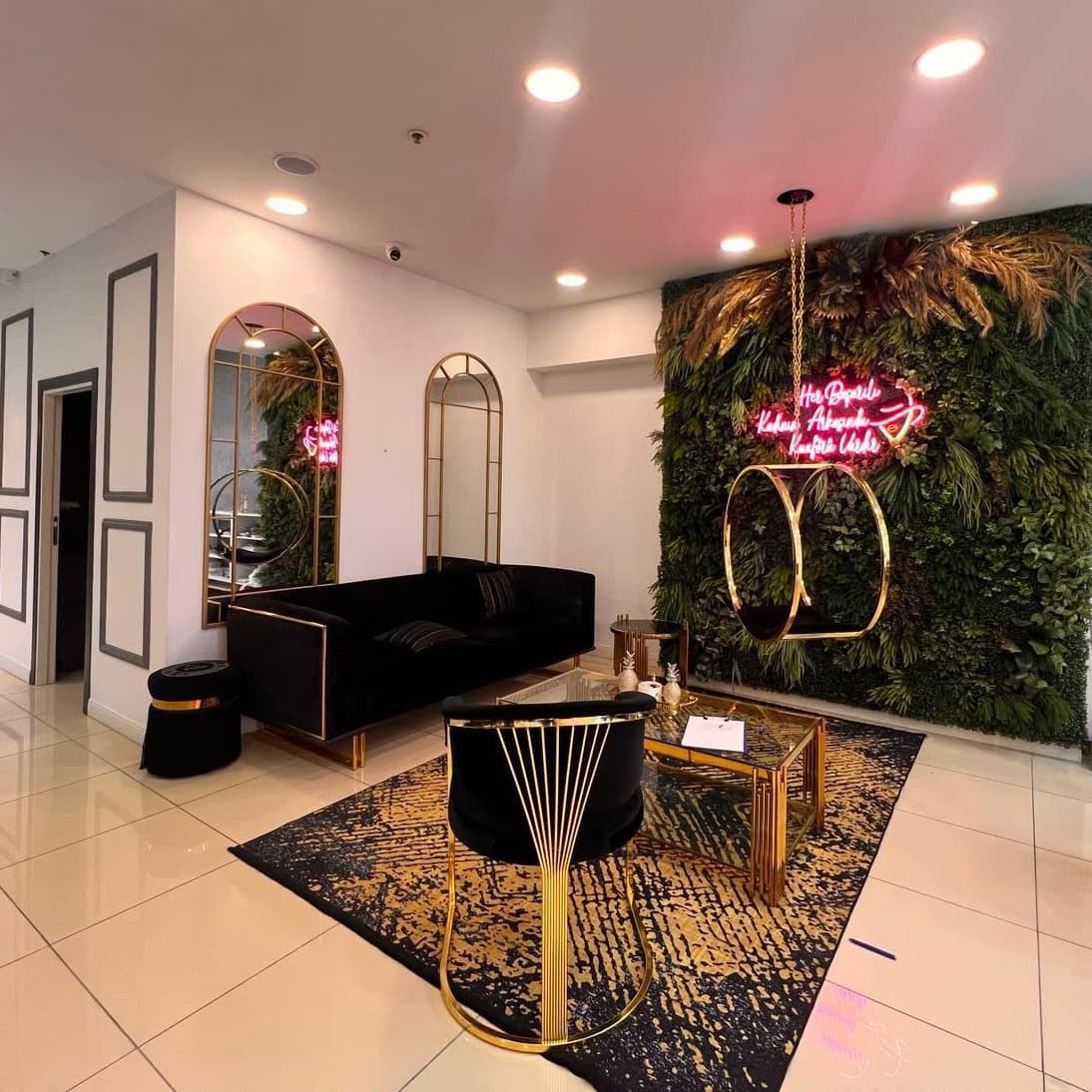 Zari nail house 4