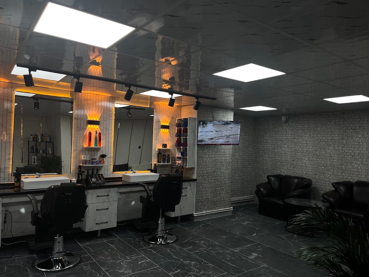 Ahmet Tunç Barber's Club 3