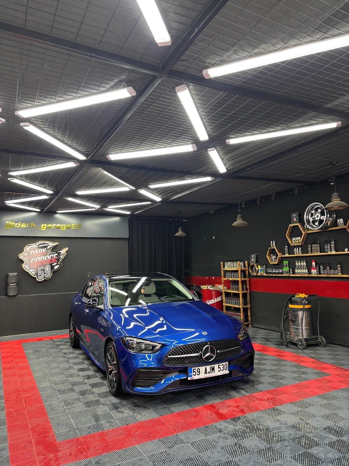 Dark garage59 3