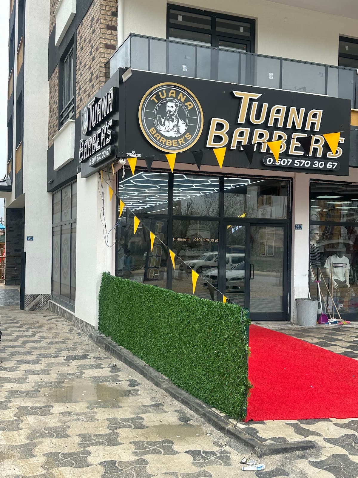 TUANA BARBER'S 2